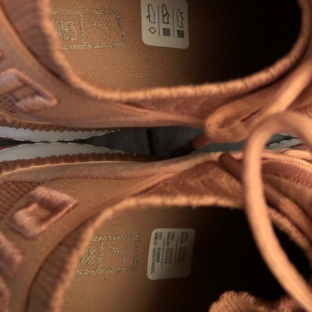 Woman’s pumas - Picture 6 of 7